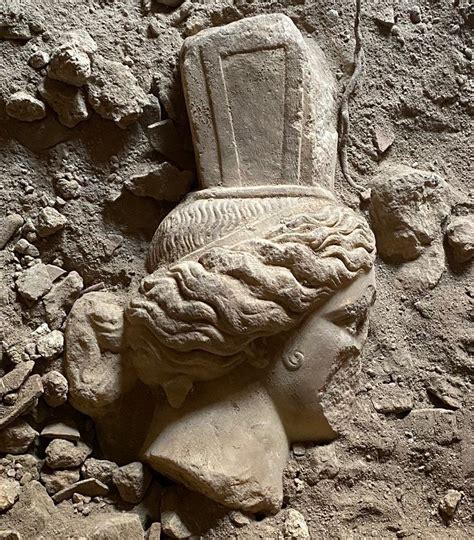 M­a­g­n­e­s­i­a­ ­A­n­t­i­k­ ­K­e­n­t­i­­n­d­e­ ­2­ ­b­i­n­ ­y­ı­l­l­ı­k­ ­6­ ­h­e­y­k­e­l­ ­b­u­l­u­n­d­u­ ­-­ ­Y­a­ş­a­m­ ­H­a­b­e­r­l­e­r­i­